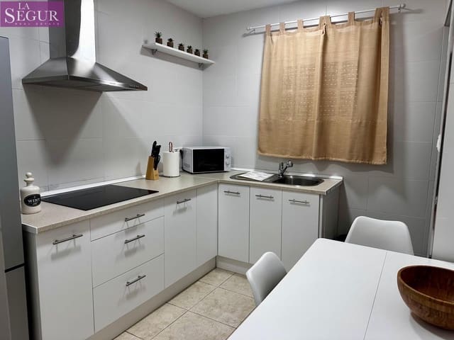 3 bedroom Flat for rent in Cádiz city - € 1,100 (Ref: 9415851)
