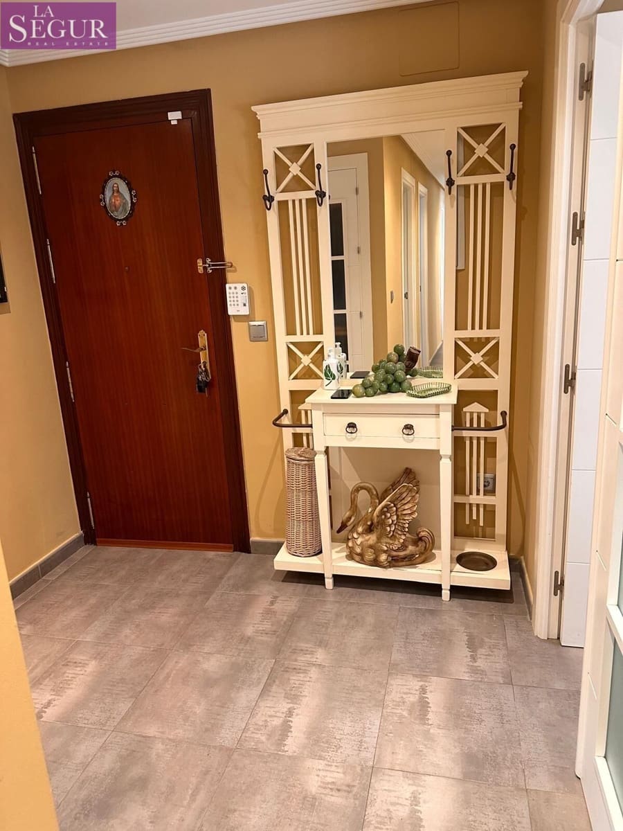 4 bedroom Flat for sale in Cadiz city - € 410,000 (Ref: 9446273)