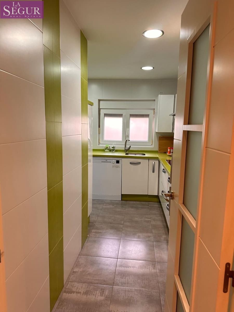 4 bedroom Flat for sale in Cadiz city - € 410,000 (Ref: 9446273)