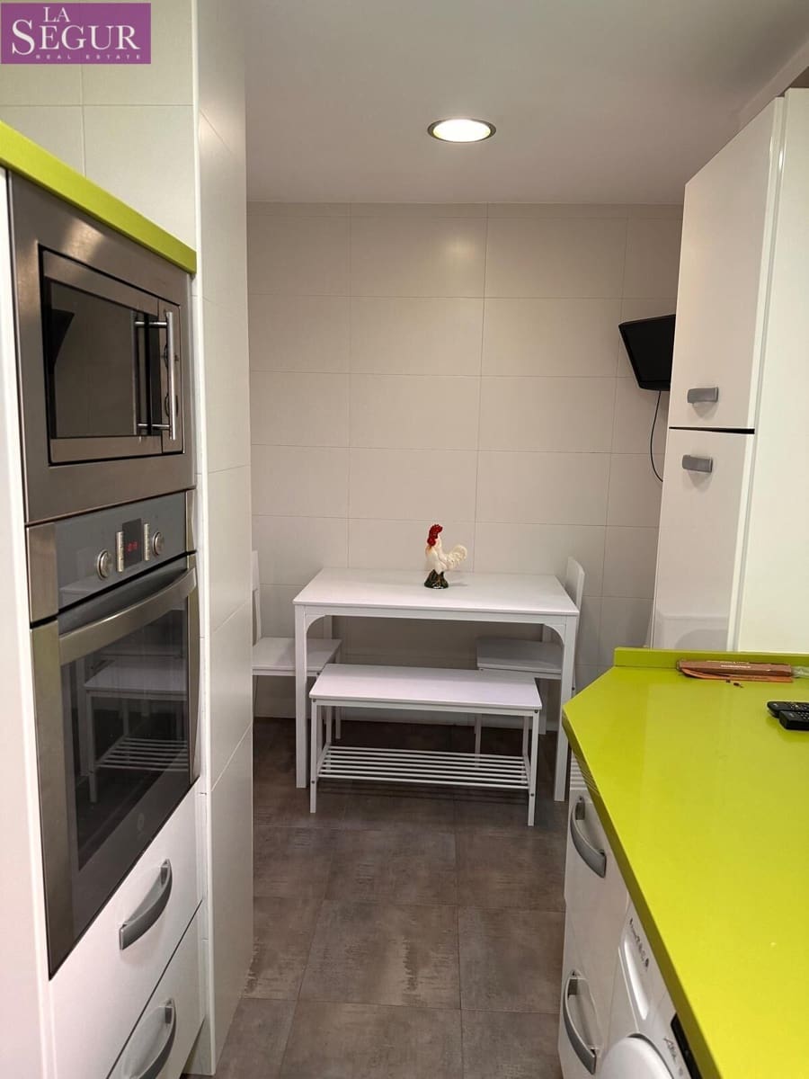 4 bedroom Flat for sale in Cadiz city - € 410,000 (Ref: 9446273)