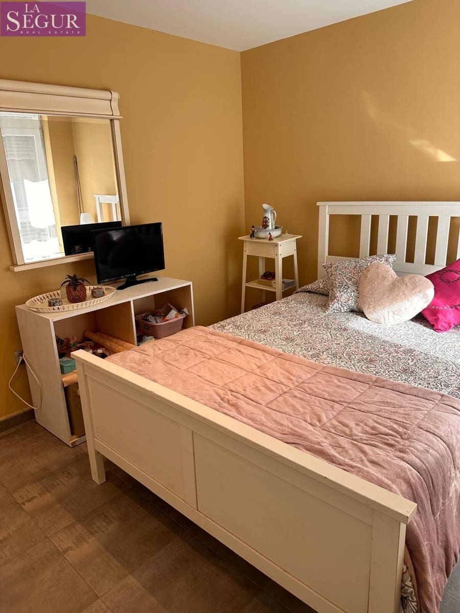 4 bedroom Flat for sale in Cadiz city - € 410,000 (Ref: 9446273)