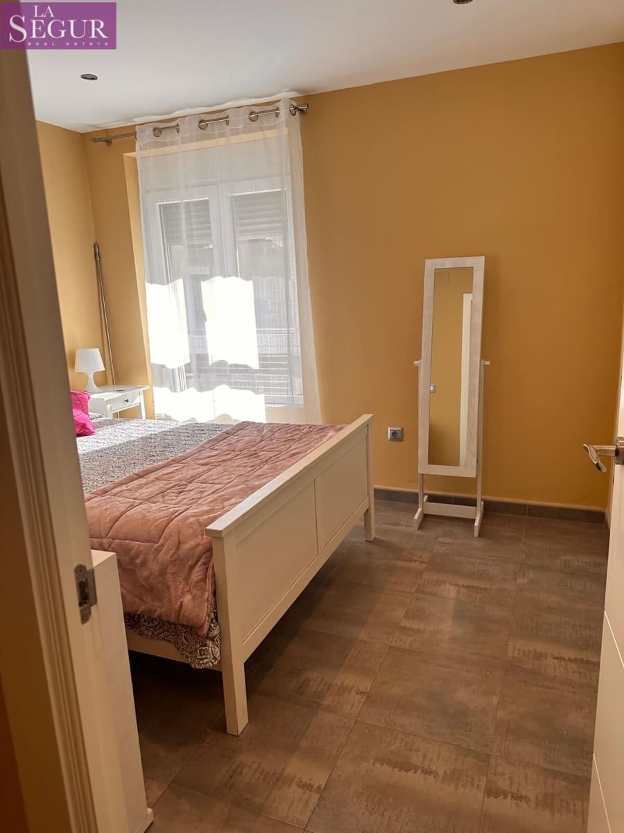 4 bedroom Flat for sale in Cadiz city - € 410,000 (Ref: 9446273)