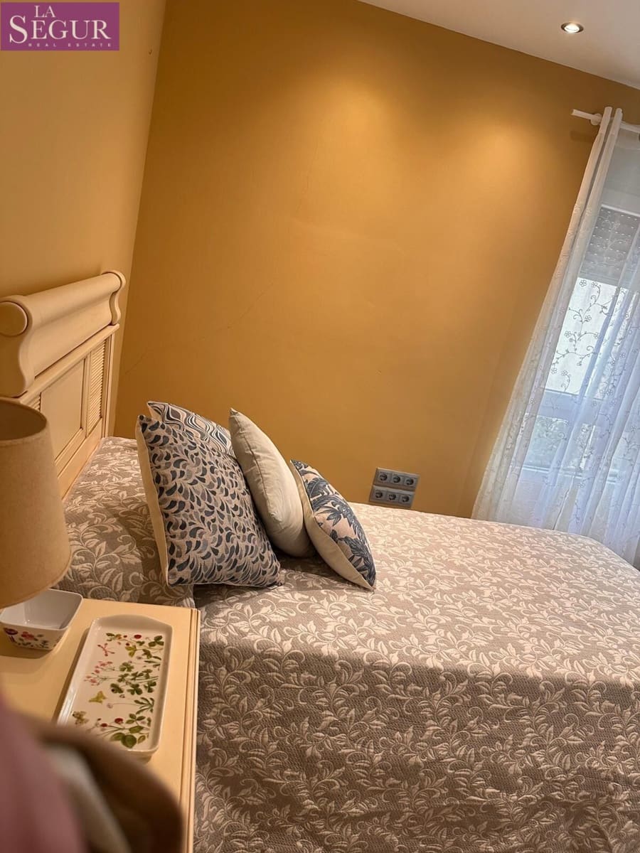 4 bedroom Flat for sale in Cadiz city - € 410,000 (Ref: 9446273)