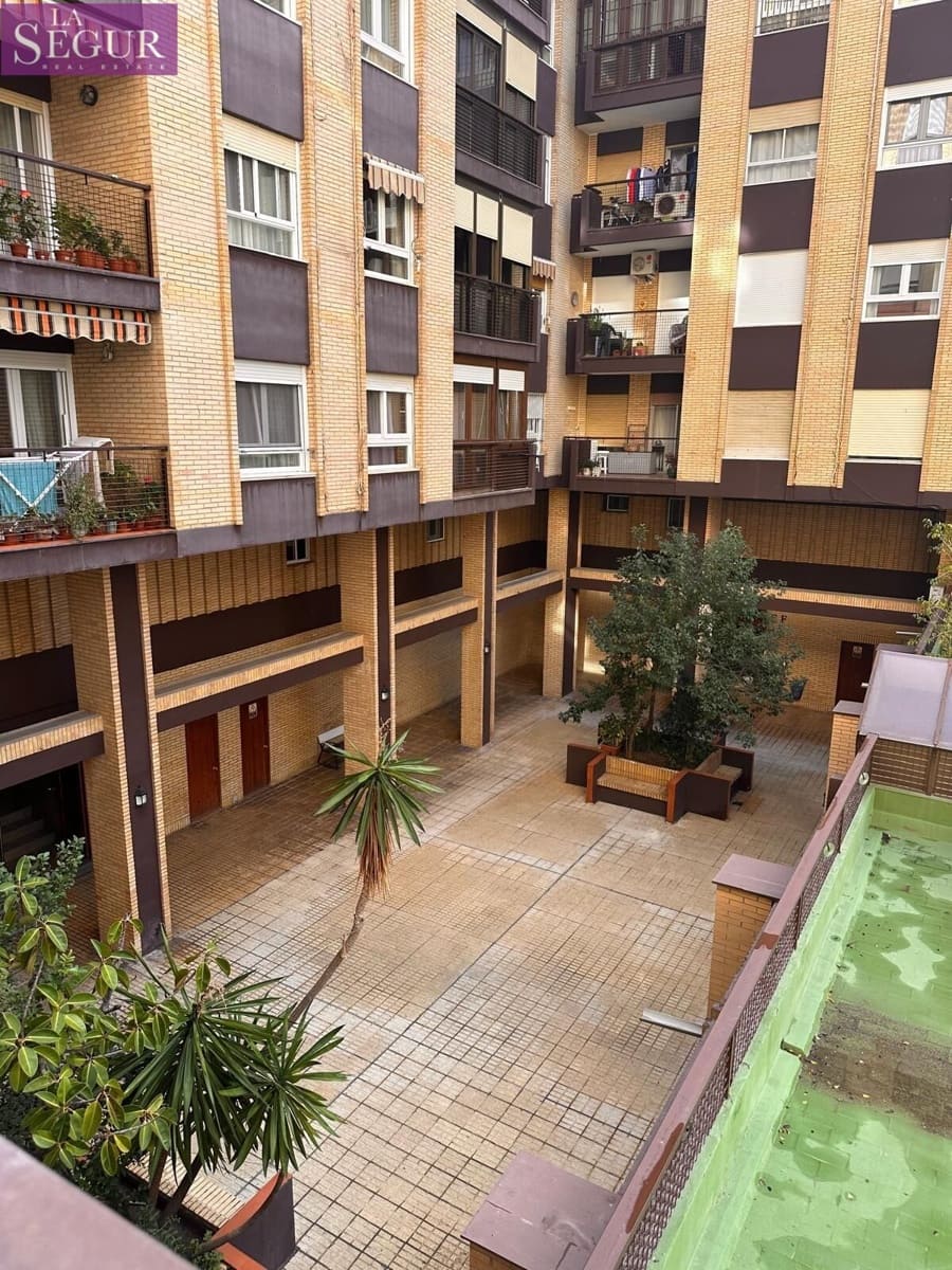 4 bedroom Flat for sale in Cadiz city - € 410,000 (Ref: 9446273)