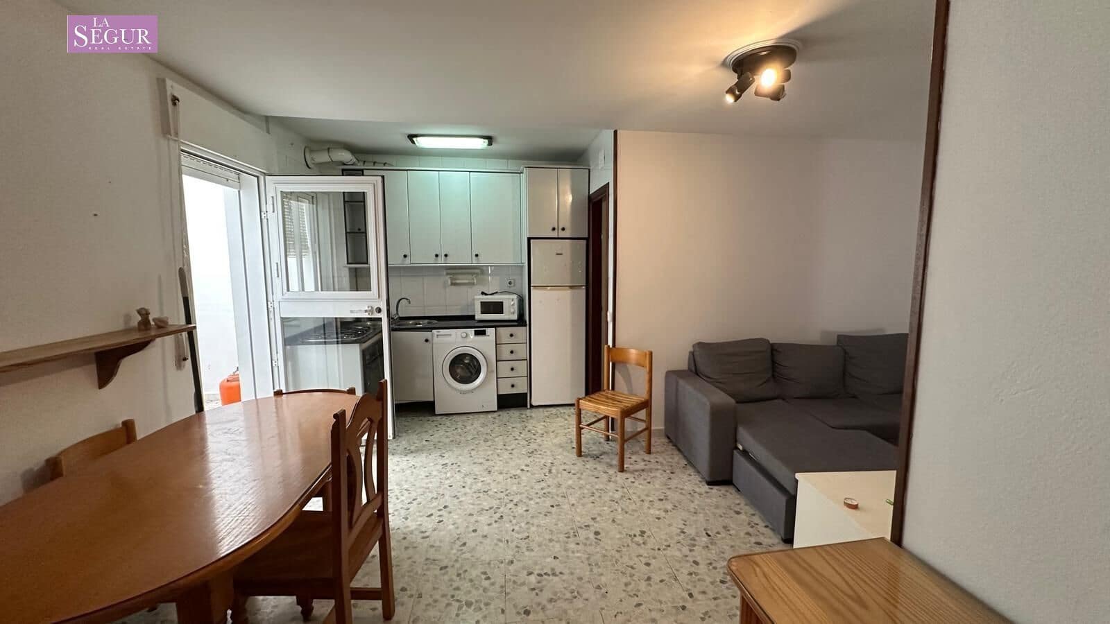 2 slaapkamer Appartement te koop in Conil de la Frontera - € 185.000 (Ref: 9465579)