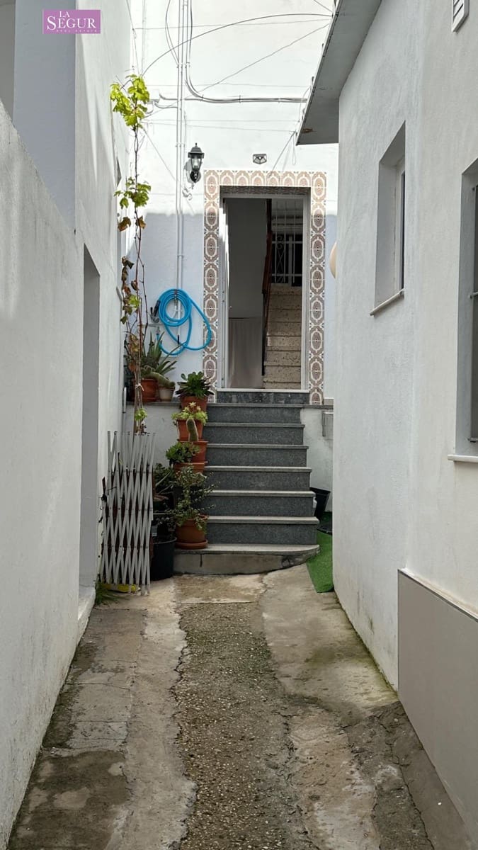 2 bedroom Apartment for sale in Conil de la Frontera - € 246,000 (Ref: 9470659)