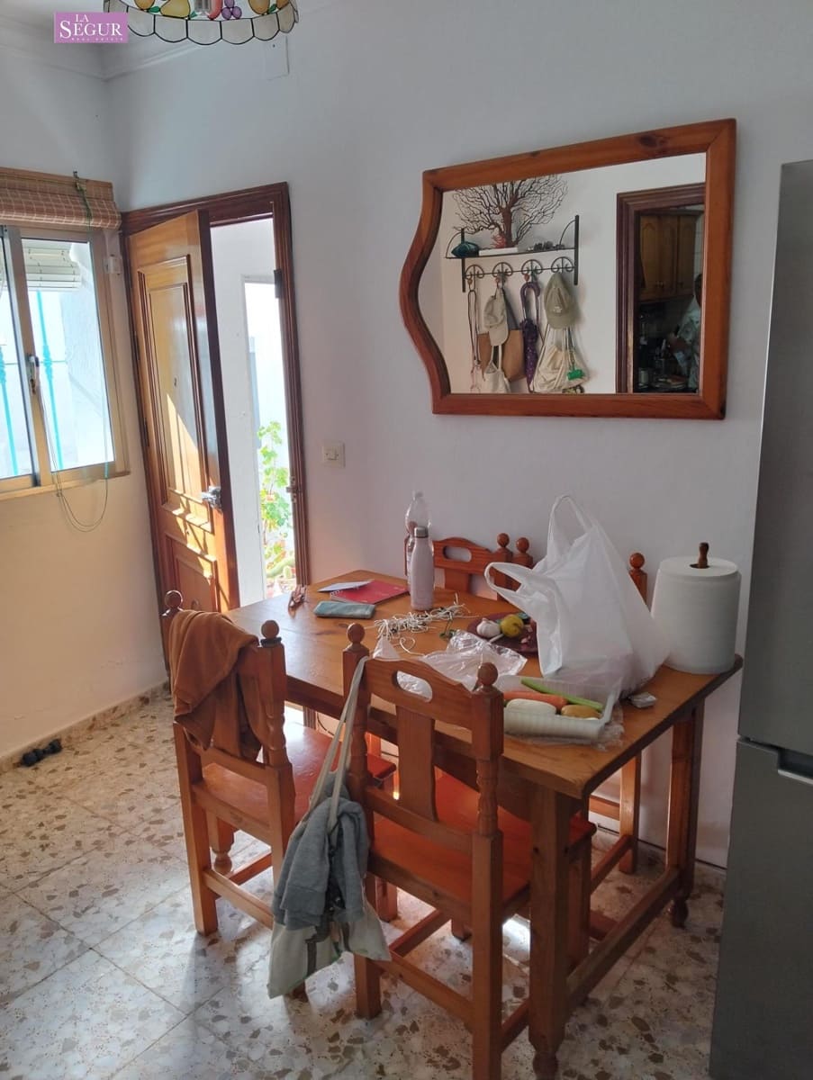 2 bedroom Apartment for sale in Conil de la Frontera - € 246,000 (Ref: 9470659)