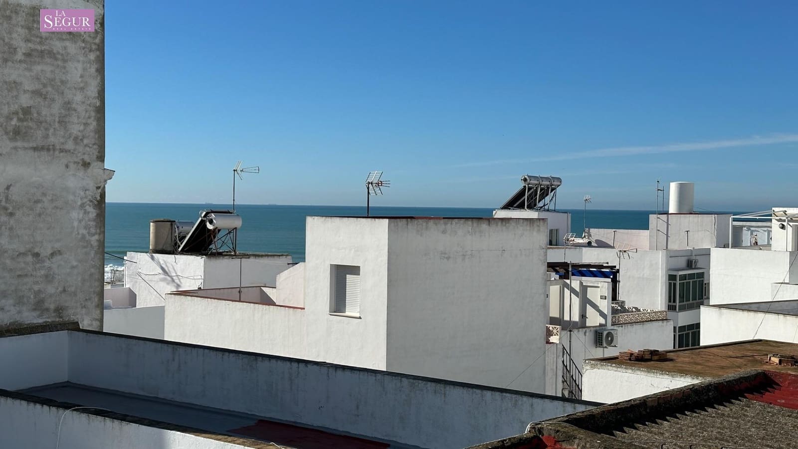 2 bedroom Apartment for sale in Conil de la Frontera - € 246,000 (Ref: 9470659)