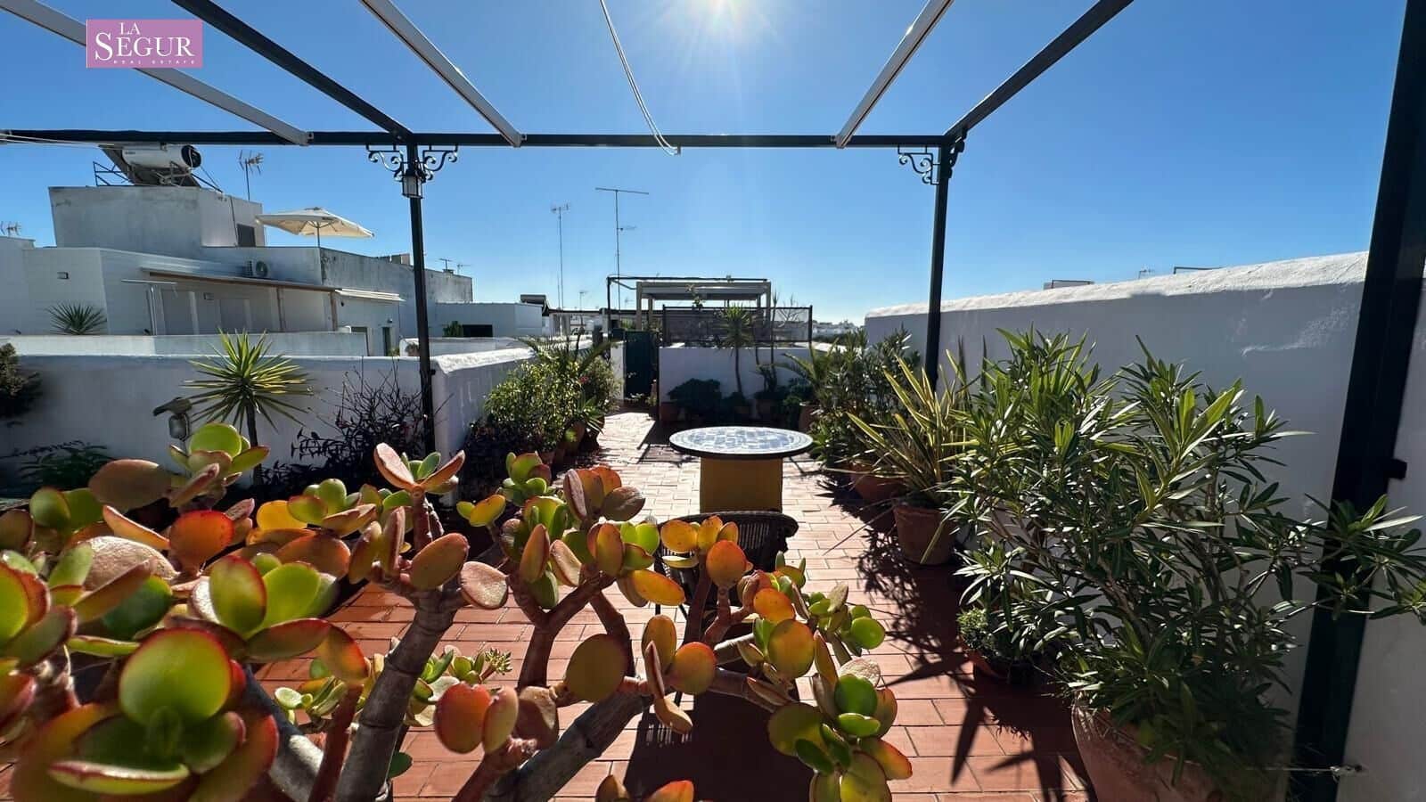 10 makuuhuone Yritys myytävänä paikassa Conil de la Frontera - 2 500 000 € (Ref: 9502212)