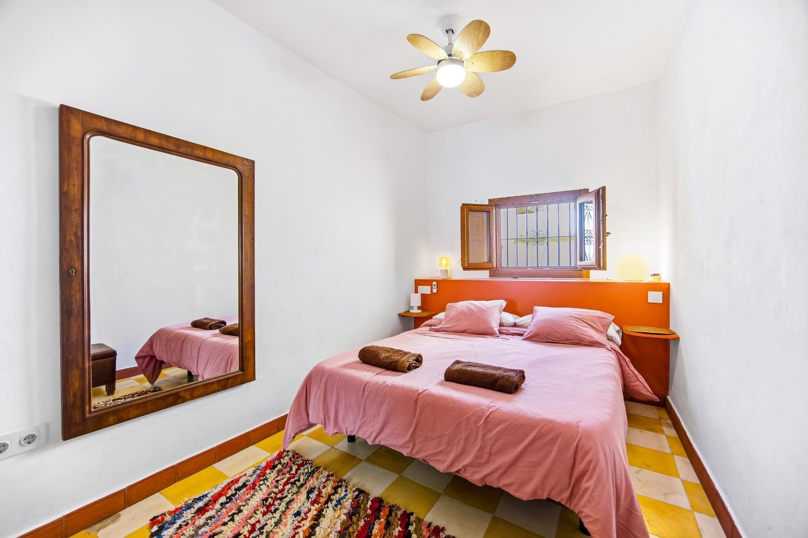 5 bedroom Apartment for sale in Vejer de la Frontera - € 370,000 (Ref: 9508817)