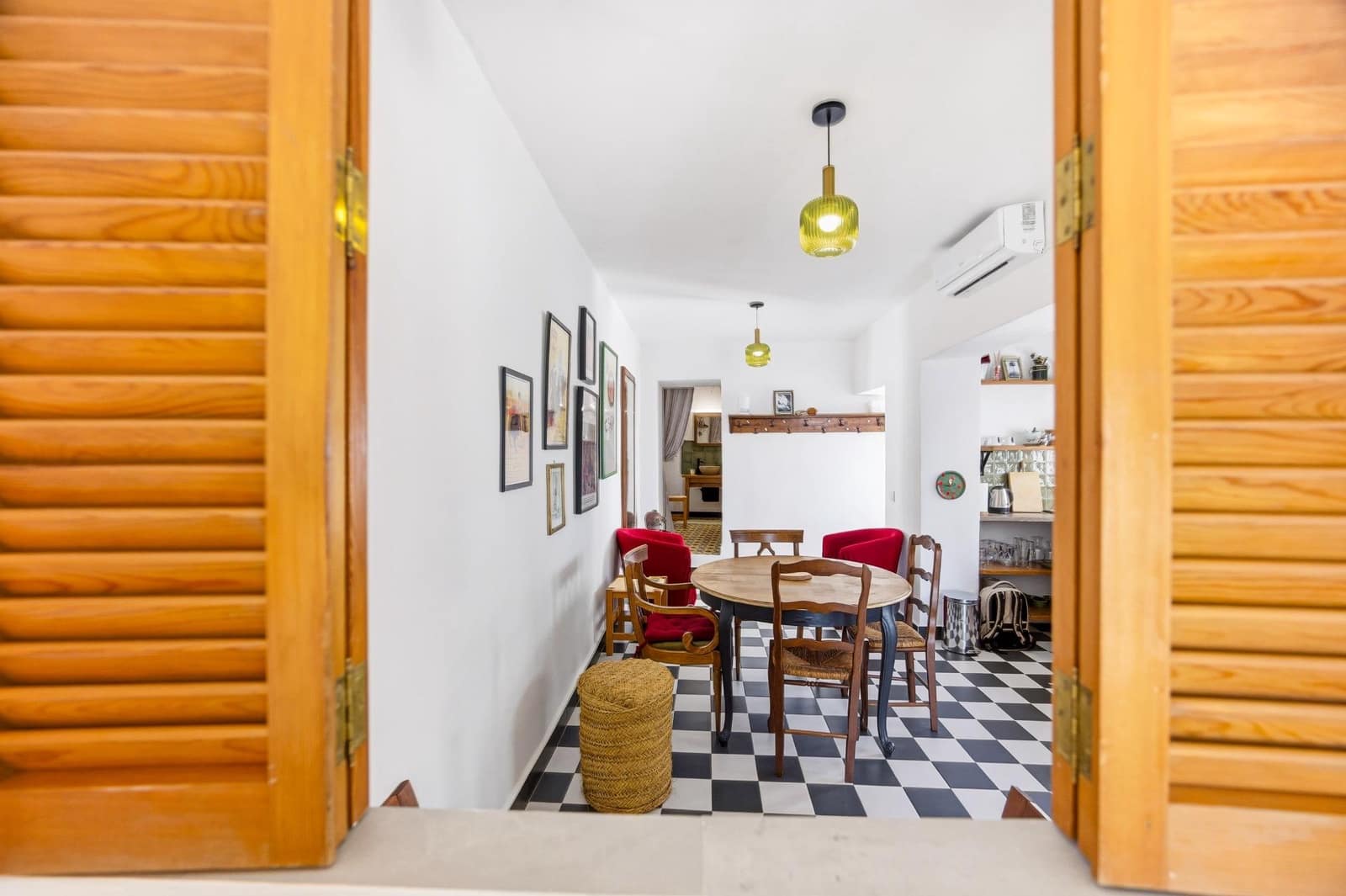 5 bedroom Apartment for sale in Vejer de la Frontera - € 370,000 (Ref: 9508817)