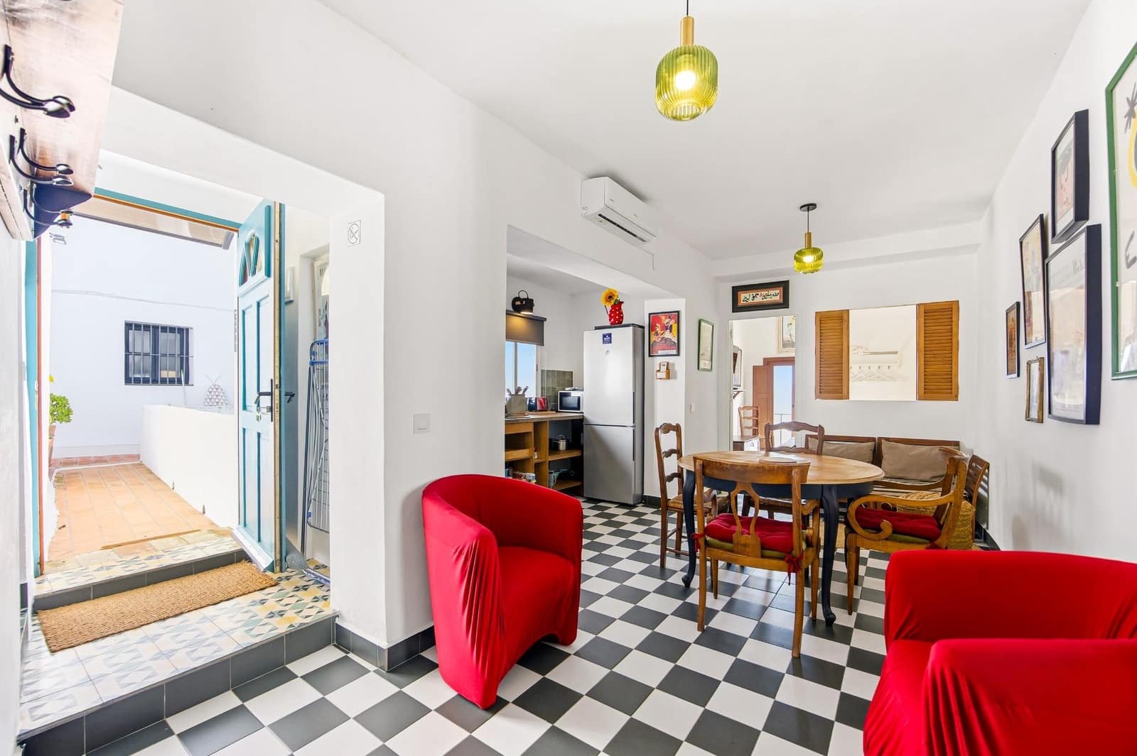 5 bedroom Apartment for sale in Vejer de la Frontera - € 370,000 (Ref: 9508817)