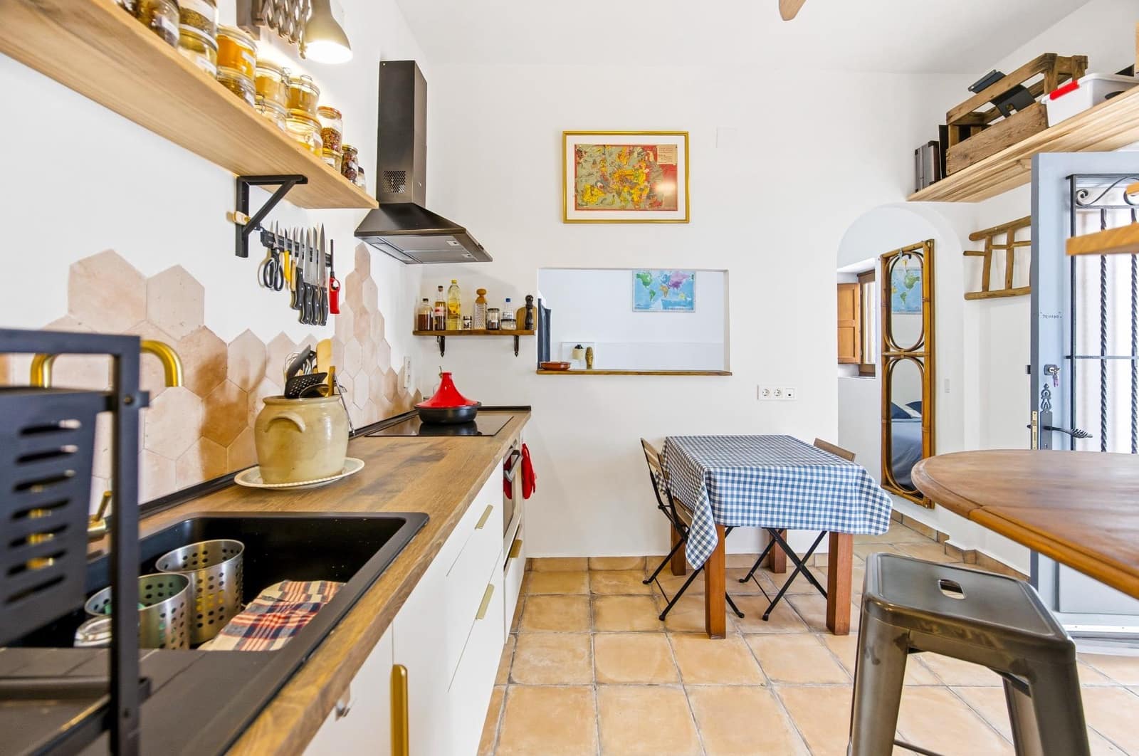 5 bedroom Apartment for sale in Vejer de la Frontera - € 370,000 (Ref: 9508817)