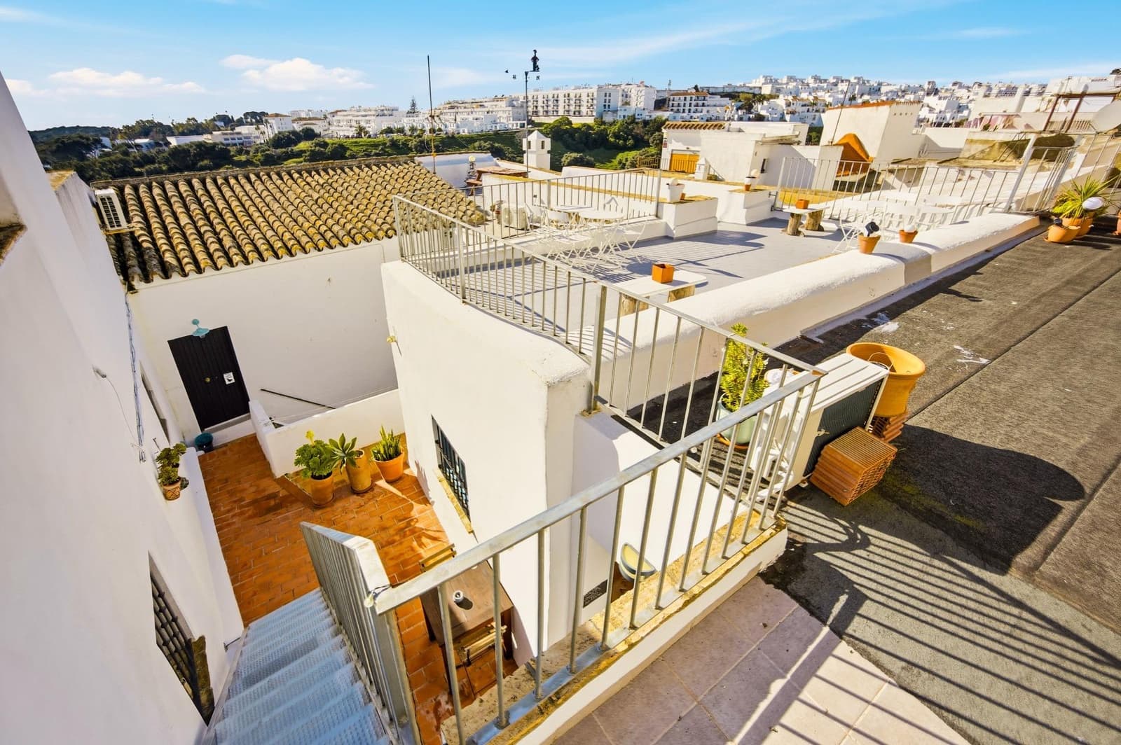 5 bedroom Apartment for sale in Vejer de la Frontera - € 370,000 (Ref: 9508817)