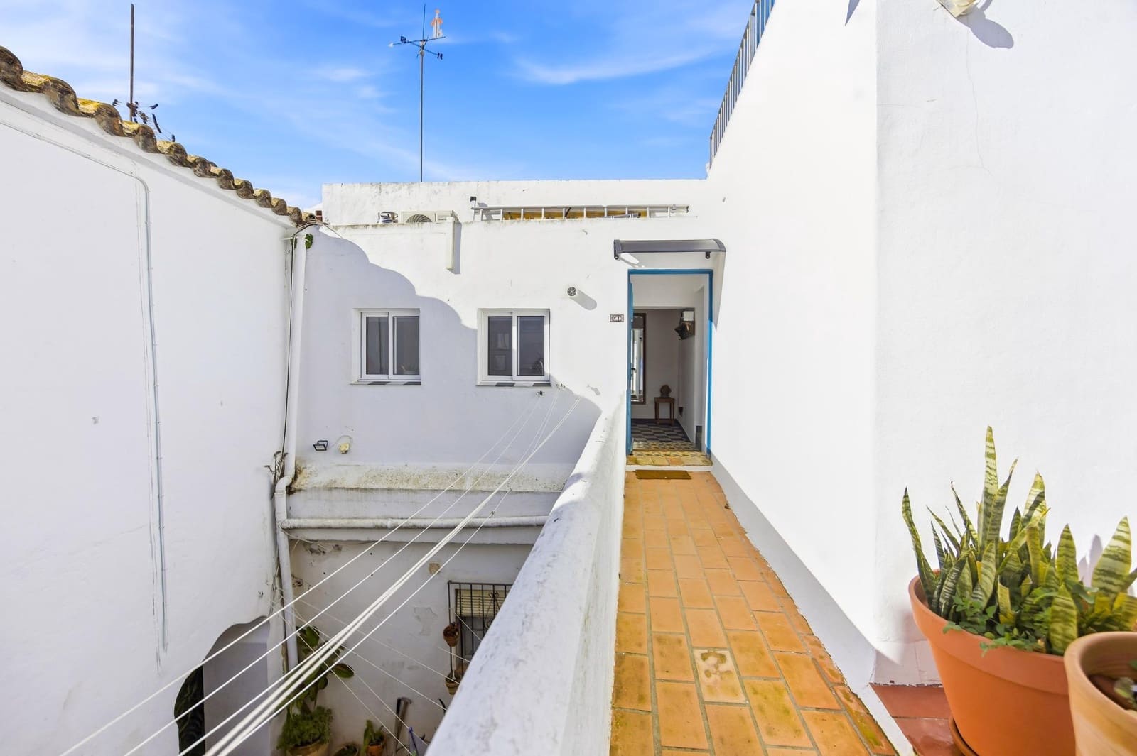 5 bedroom Apartment for sale in Vejer de la Frontera - € 370,000 (Ref: 9508817)