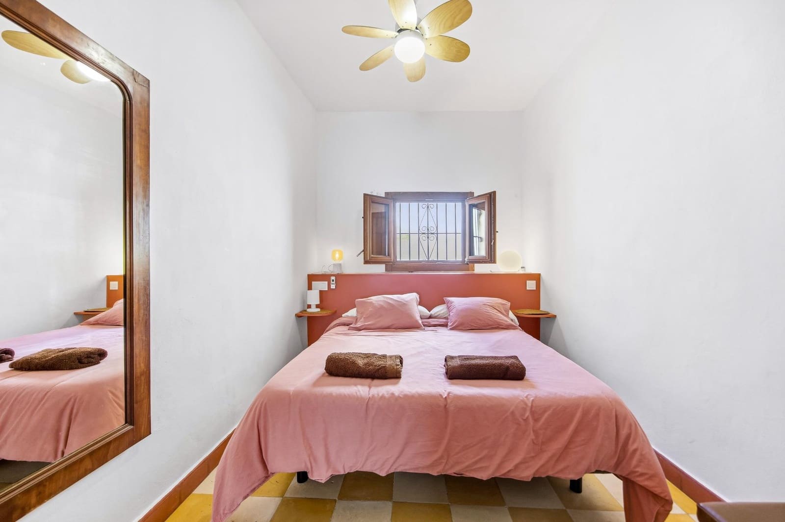 5 bedroom Apartment for sale in Vejer de la Frontera - € 370,000 (Ref: 9508817)