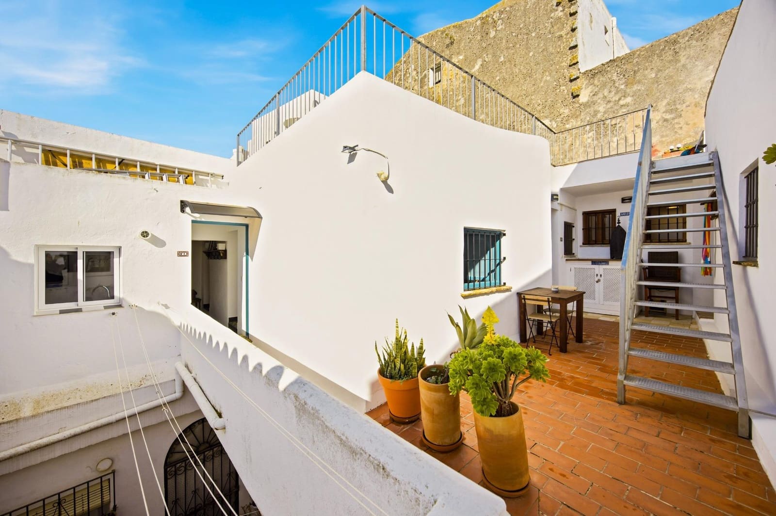 5 bedroom Apartment for sale in Vejer de la Frontera - € 370,000 (Ref: 9508817)