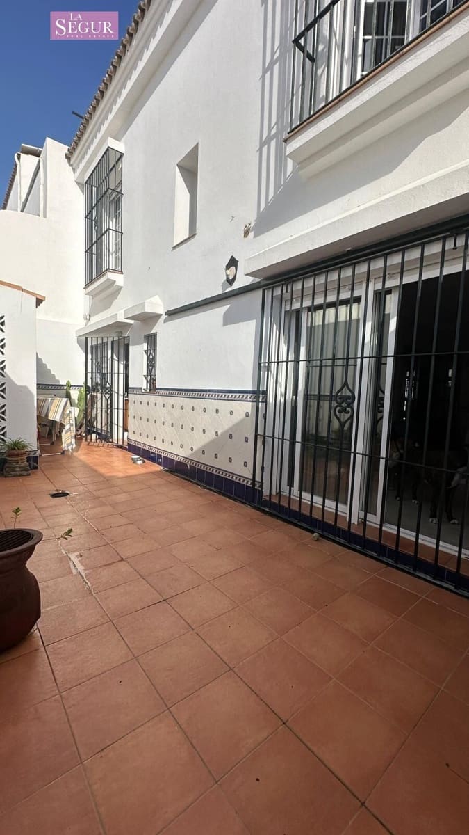 4 Zimmer Villa zu verkaufen in Conil de la Frontera mit Garage - 540.000 € (Ref: 9520820)