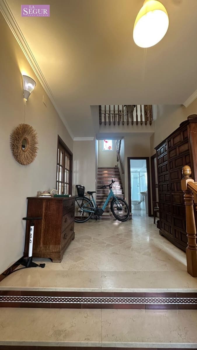 4 Zimmer Villa zu verkaufen in Conil de la Frontera mit Garage - 540.000 € (Ref: 9520820)