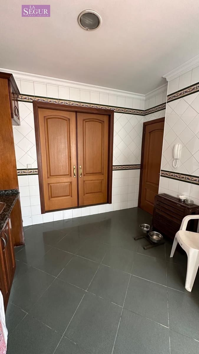 4 Zimmer Villa zu verkaufen in Conil de la Frontera mit Garage - 540.000 € (Ref: 9520820)