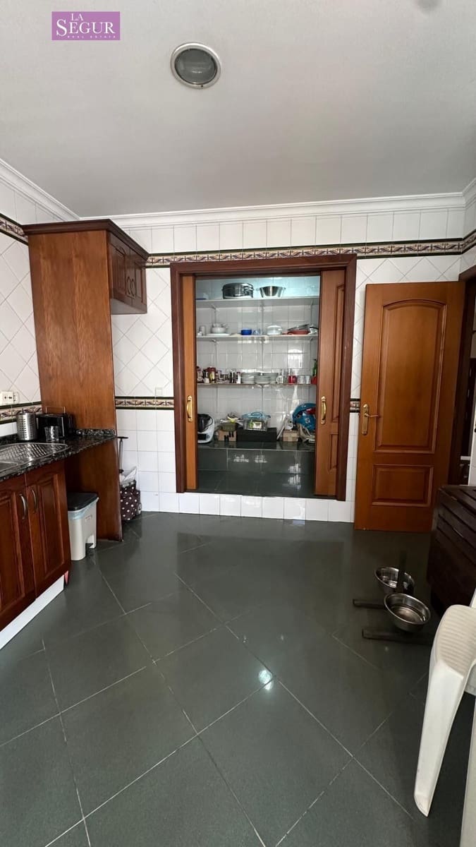 4 Zimmer Villa zu verkaufen in Conil de la Frontera mit Garage - 540.000 € (Ref: 9520820)