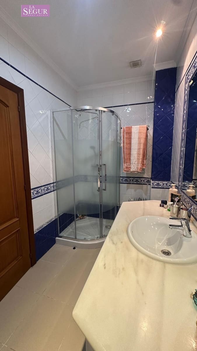 4 Zimmer Villa zu verkaufen in Conil de la Frontera mit Garage - 540.000 € (Ref: 9520820)