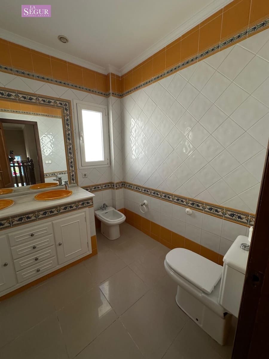 4 Zimmer Villa zu verkaufen in Conil de la Frontera mit Garage - 540.000 € (Ref: 9520820)