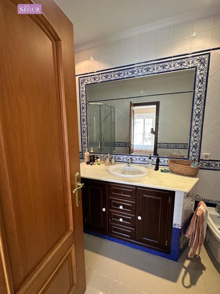 4 Zimmer Villa zu verkaufen in Conil de la Frontera mit Garage - 540.000 € (Ref: 9520820)