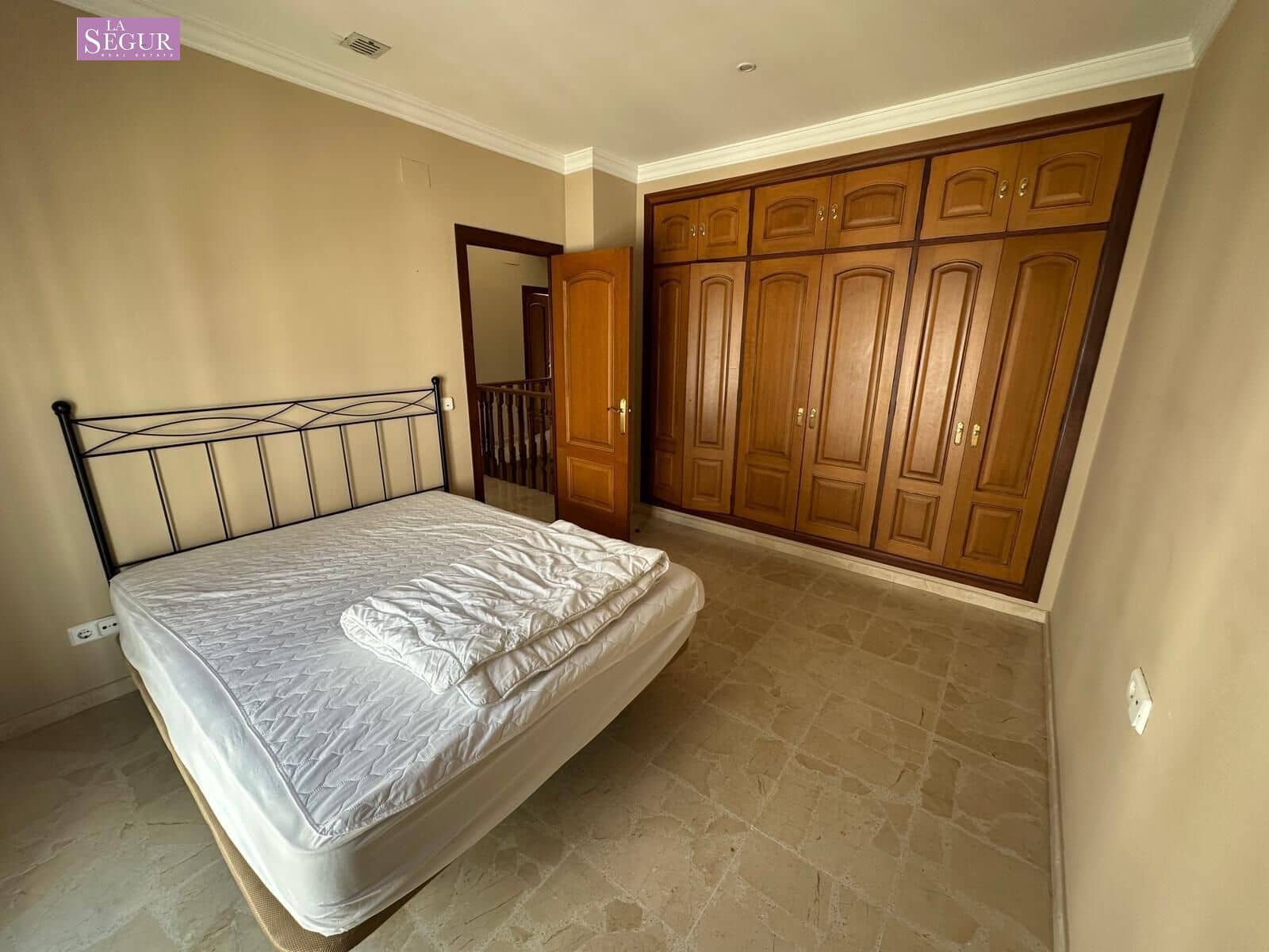 4 Zimmer Villa zu verkaufen in Conil de la Frontera mit Garage - 540.000 € (Ref: 9520820)