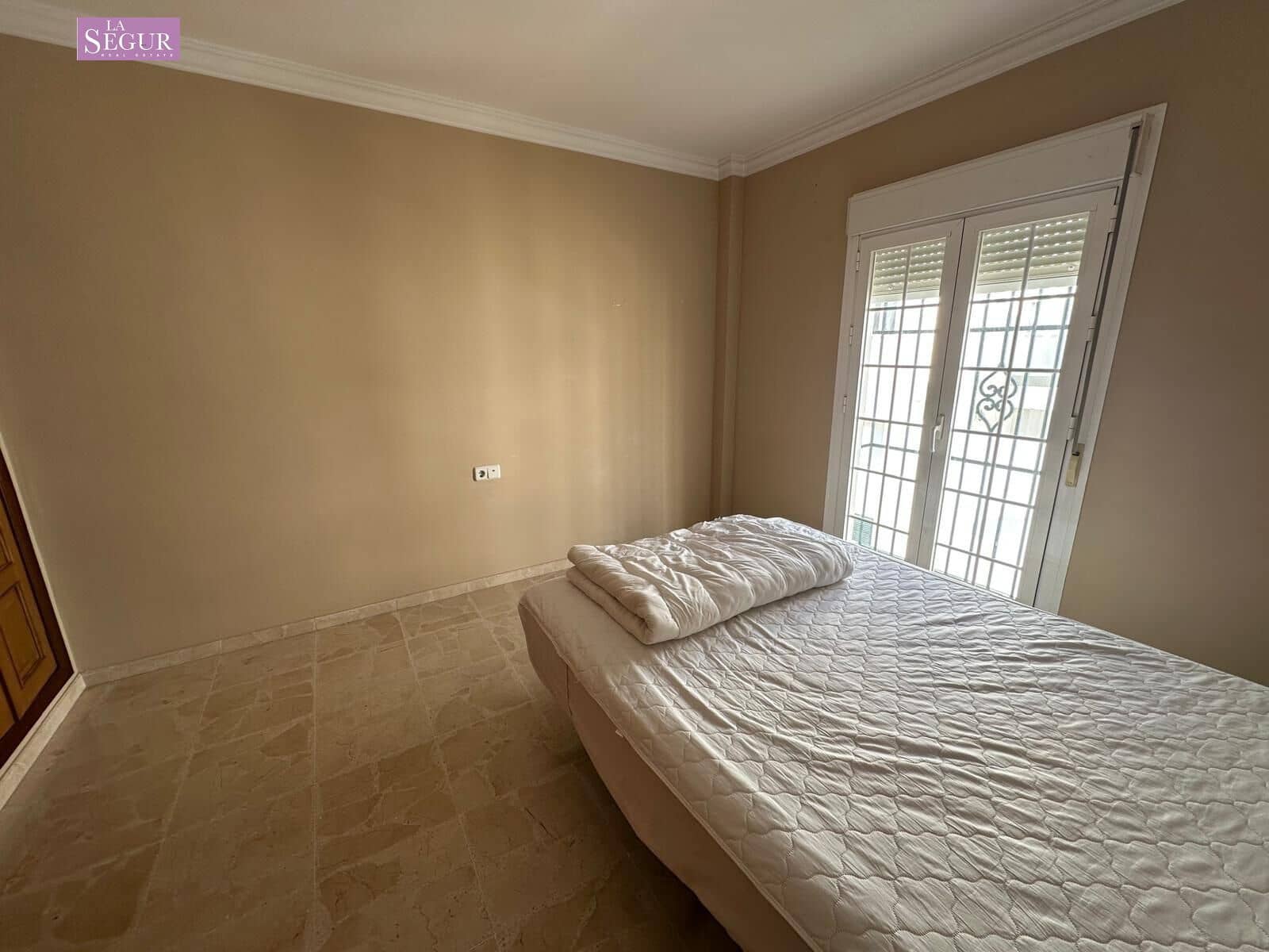 4 Zimmer Villa zu verkaufen in Conil de la Frontera mit Garage - 540.000 € (Ref: 9520820)