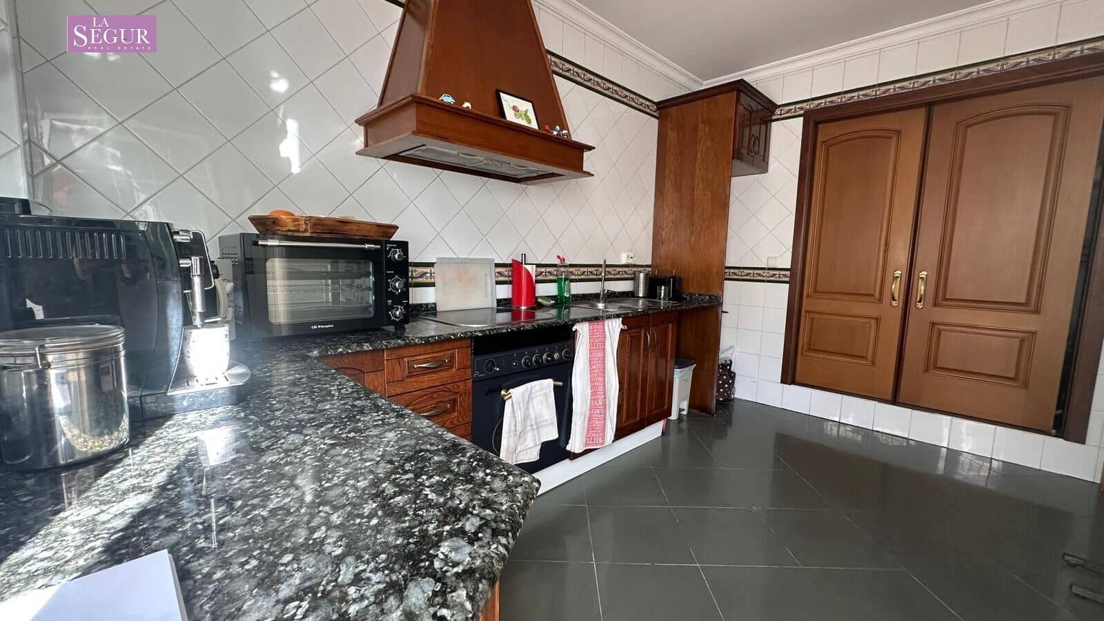 4 Zimmer Villa zu verkaufen in Conil de la Frontera mit Garage - 540.000 € (Ref: 9520820)