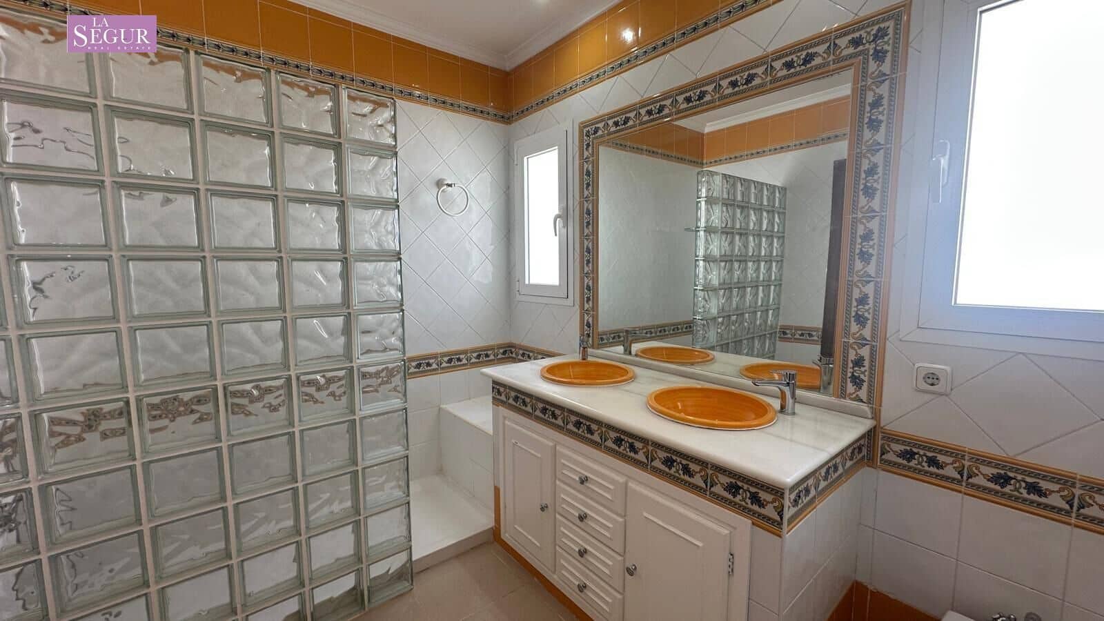 4 Zimmer Villa zu verkaufen in Conil de la Frontera mit Garage - 540.000 € (Ref: 9520820)