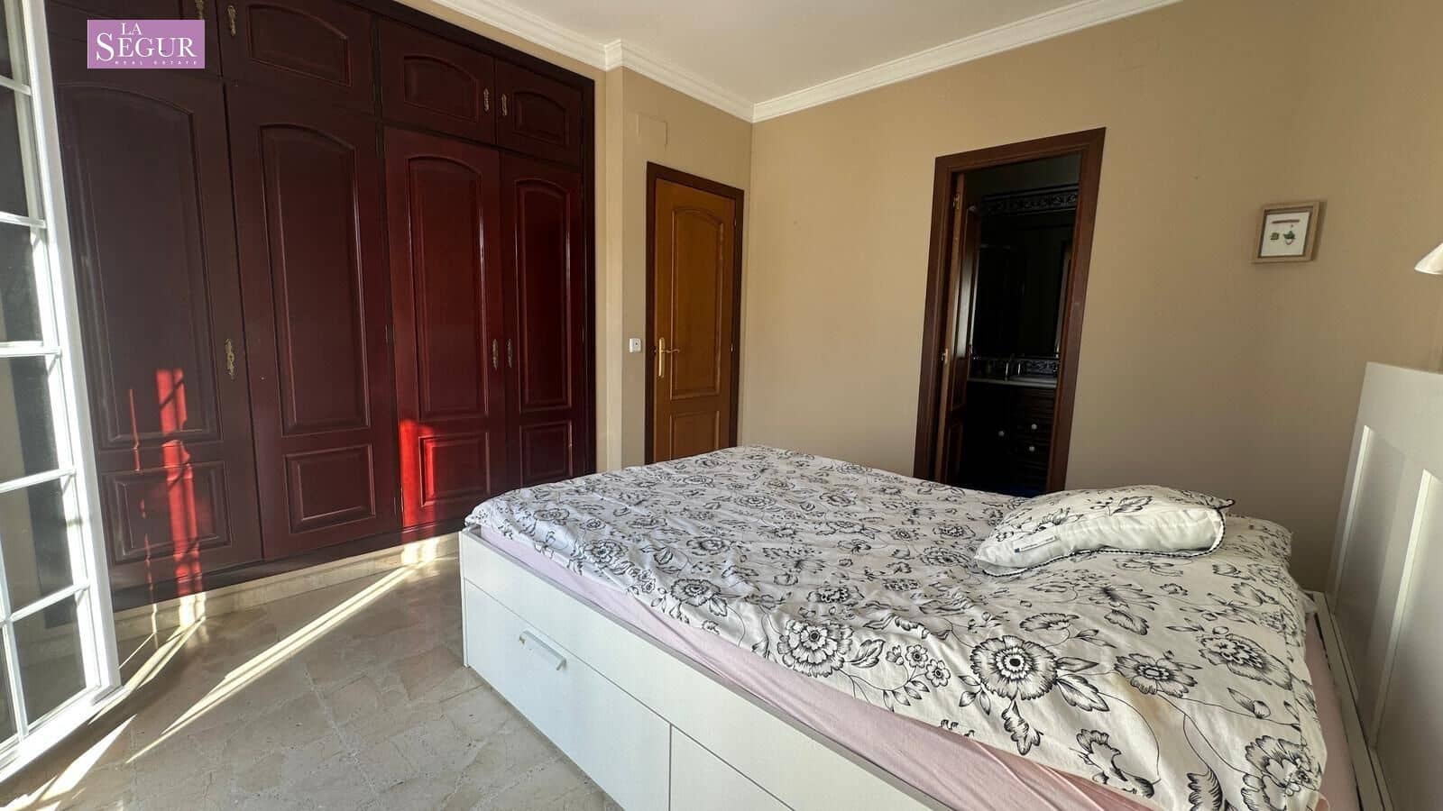 4 Zimmer Villa zu verkaufen in Conil de la Frontera mit Garage - 540.000 € (Ref: 9520820)