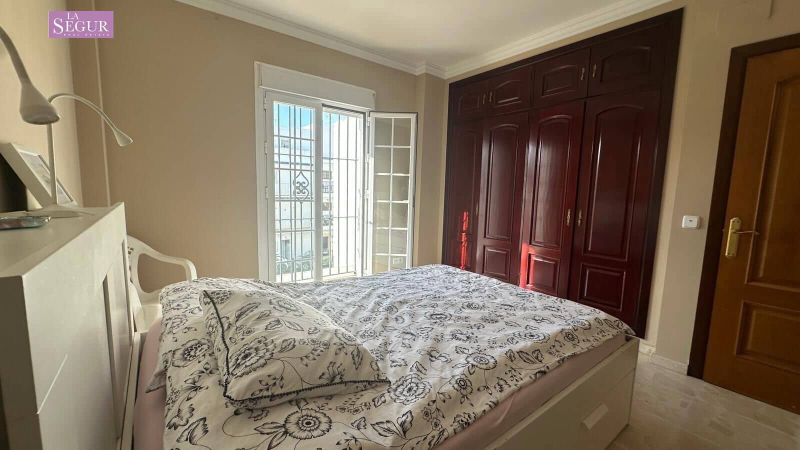 4 Zimmer Villa zu verkaufen in Conil de la Frontera mit Garage - 540.000 € (Ref: 9520820)