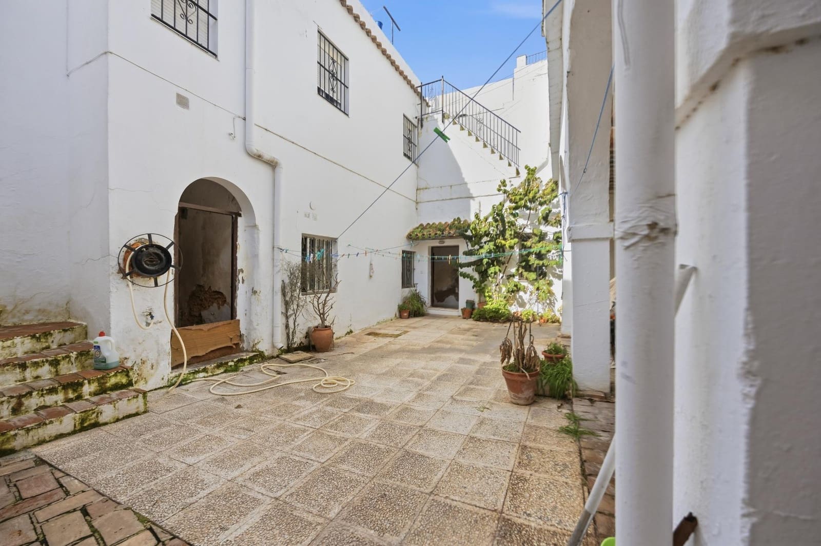 6 bedroom Apartment for sale in Vejer de la Frontera - € 370,000 (Ref: 9532173)