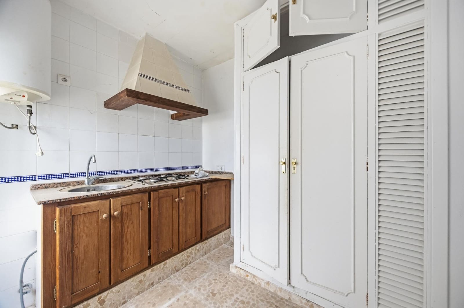 6 bedroom Apartment for sale in Vejer de la Frontera - € 370,000 (Ref: 9532173)