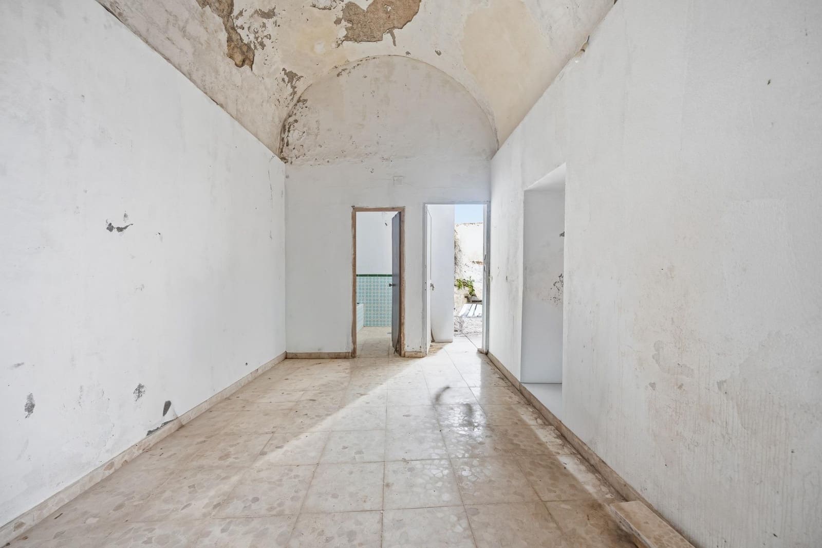 6 bedroom Apartment for sale in Vejer de la Frontera - € 335,000 (Ref: 9532173)