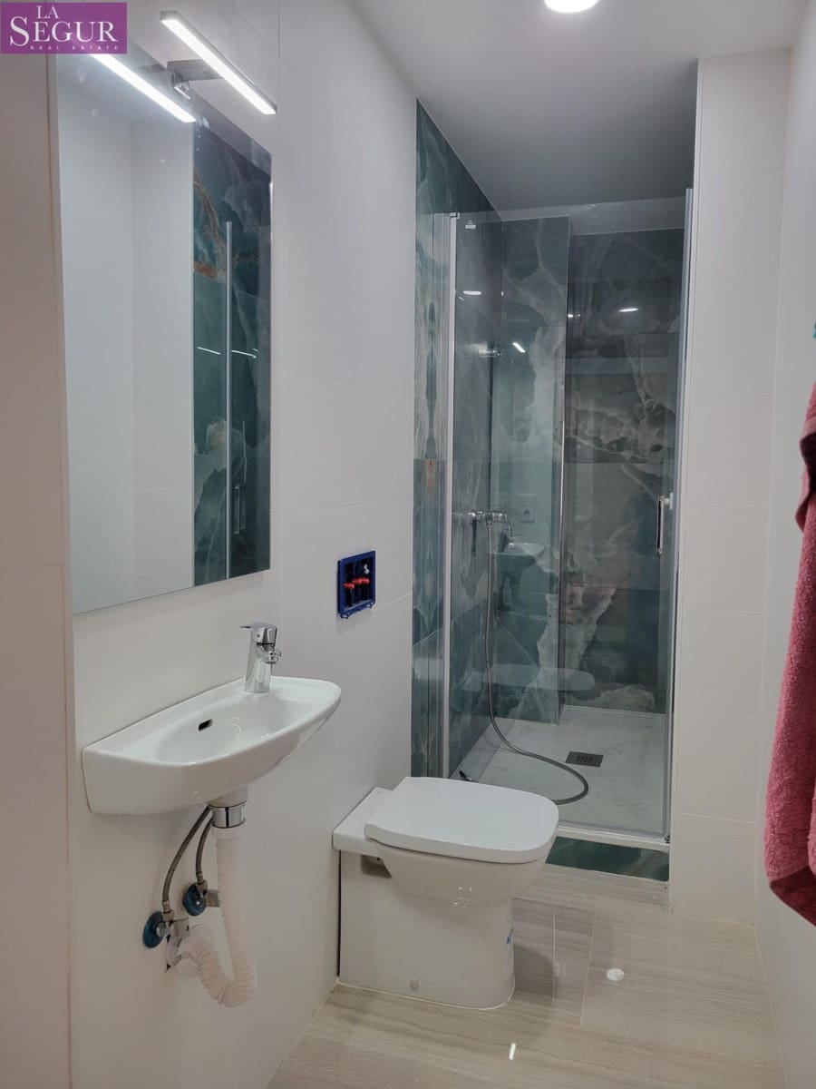 2 makuuhuone Asunto myytävänä paikassa Cadiz kaupunki - 260 000 € (Ref: 9533652)