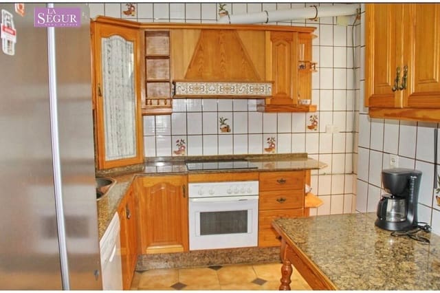 4 makuuhuone Asunto myytävänä paikassa Conil de la Frontera - 300 500 € (Ref: 9533653)