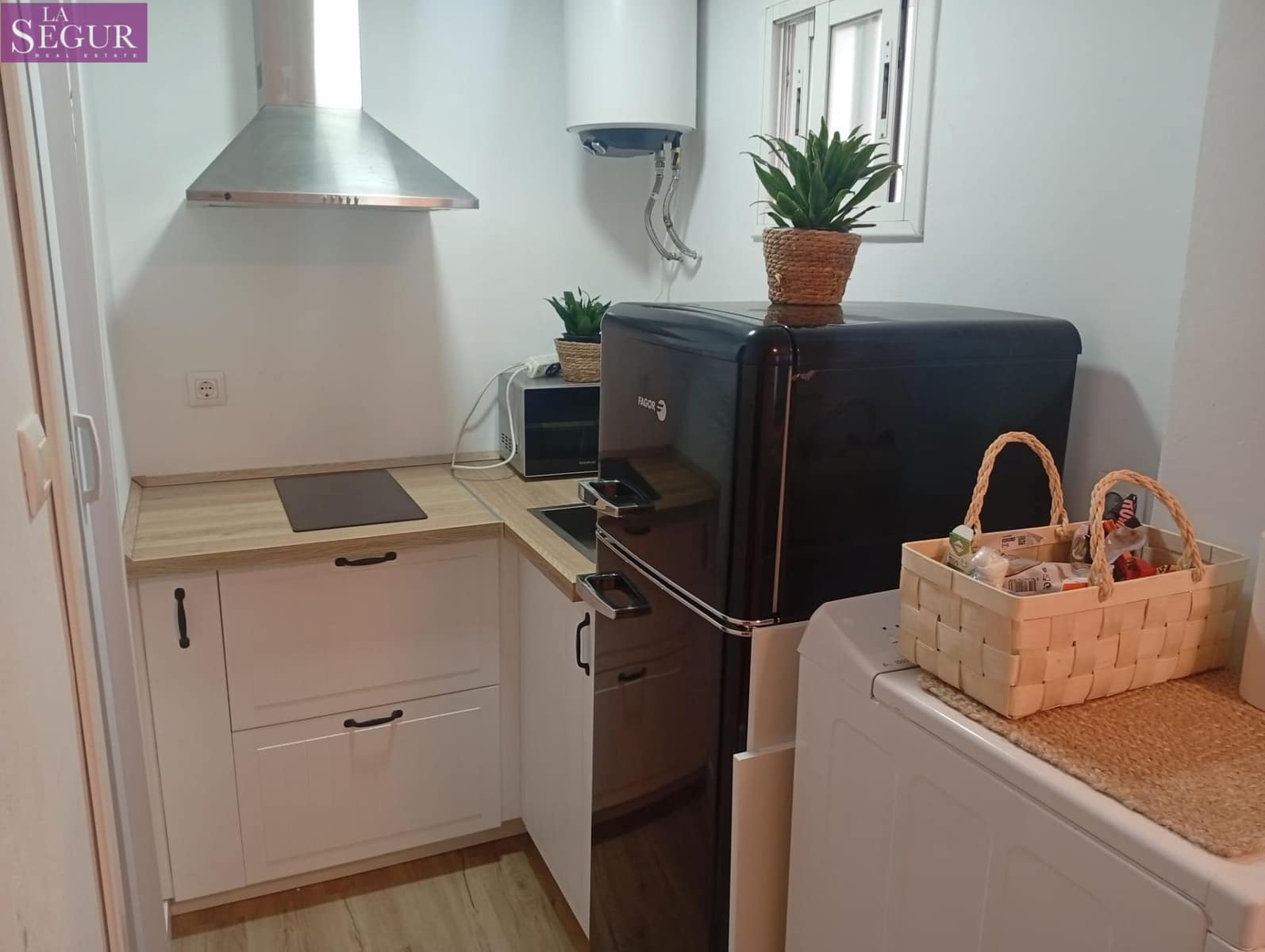 Studio til salgs i Cadiz by - € 114 000 (Ref: 9541038)