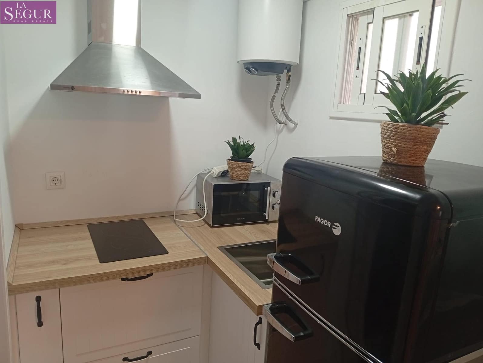 Studio til salgs i Cadiz by - € 114 000 (Ref: 9541038)