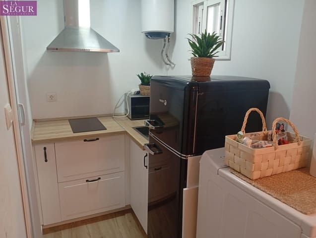 Studio til salgs i Cádiz by - € 114 000 (Ref: 9541038)