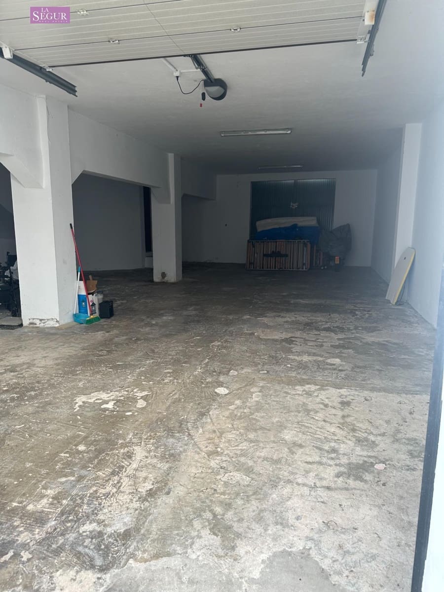 Garage til salg i Conil de la Frontera - € 255.000 (Ref: 9621748)