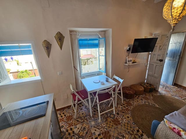 2 bedroom Apartment for sale in Vejer de la Frontera - € 129,000 (Ref: 9627432)