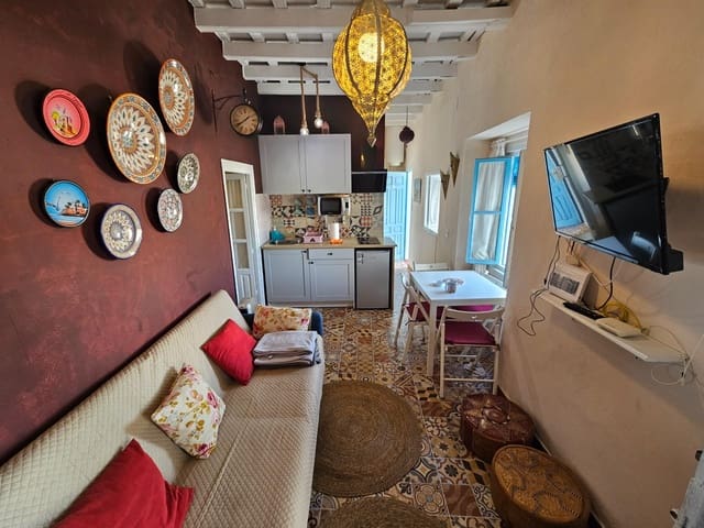 2 bedroom Apartment for sale in Vejer de la Frontera - € 129,000 (Ref: 9627432)