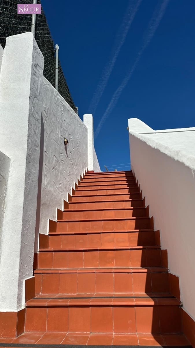 4 bedroom Villa for sale in Conil de la Frontera with pool garage - € 410,000 (Ref: 9634162)