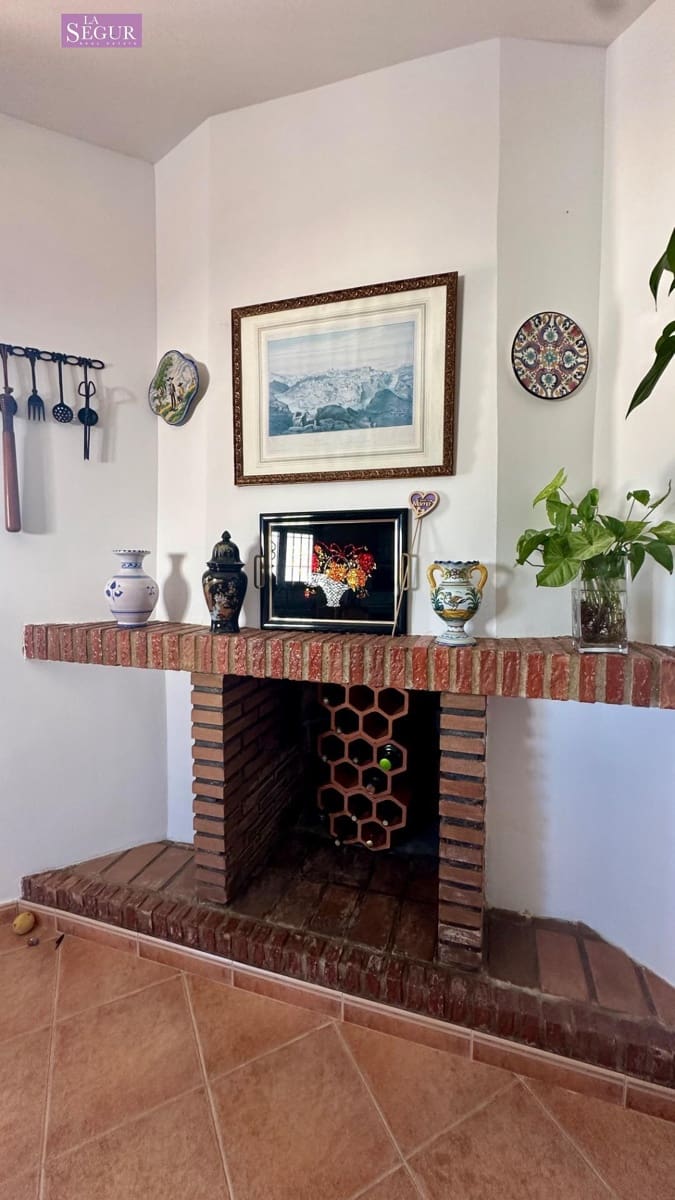 4 bedroom Villa for sale in Conil de la Frontera with pool garage - € 410,000 (Ref: 9634162)