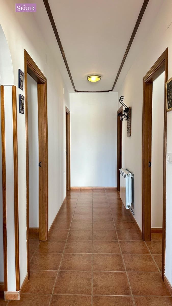 4 bedroom Villa for sale in Conil de la Frontera with pool garage - € 410,000 (Ref: 9634162)