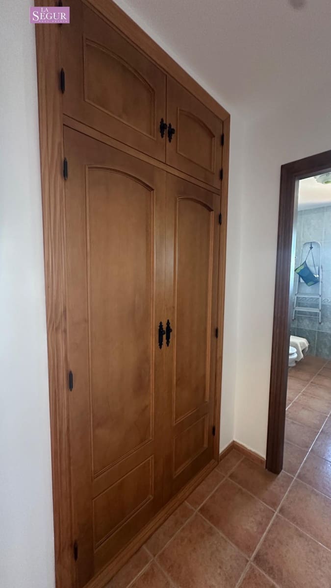 4 bedroom Villa for sale in Conil de la Frontera with pool garage - € 410,000 (Ref: 9634162)