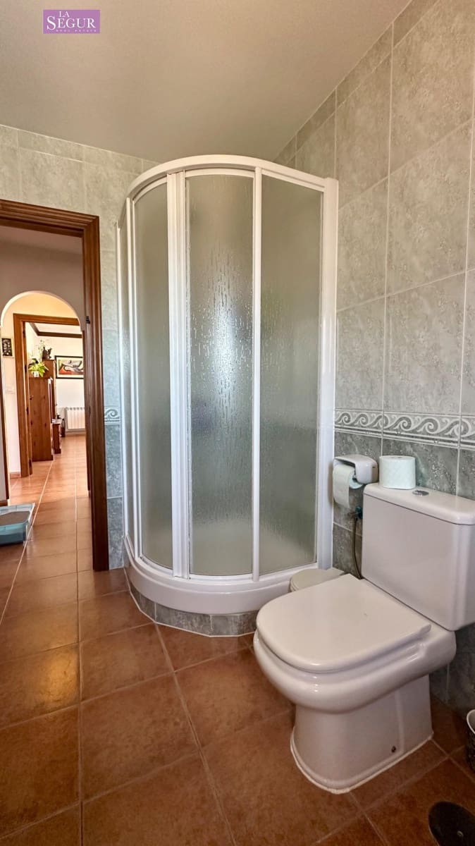 4 bedroom Villa for sale in Conil de la Frontera with pool garage - € 410,000 (Ref: 9634162)